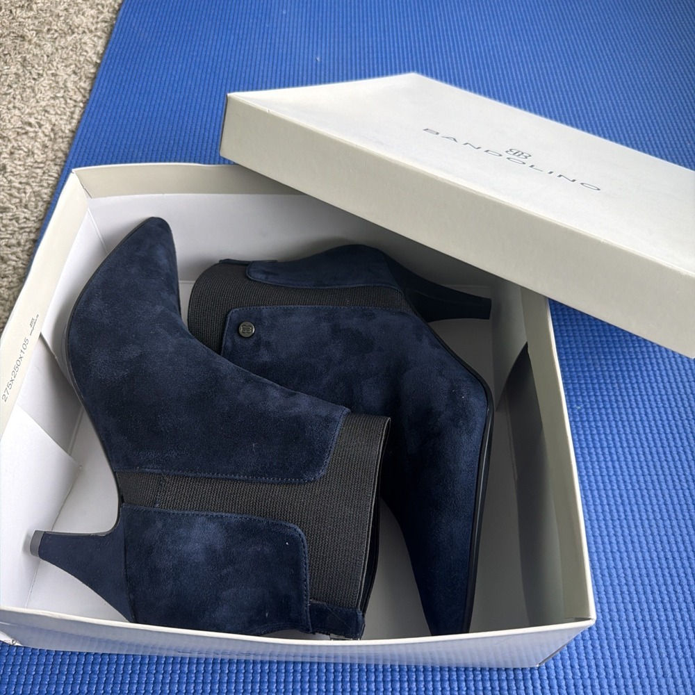 Bandolino Women Bari Blue Suede Pointed Toe Ankle Boots Zip Elastic Gore 7M NEW
